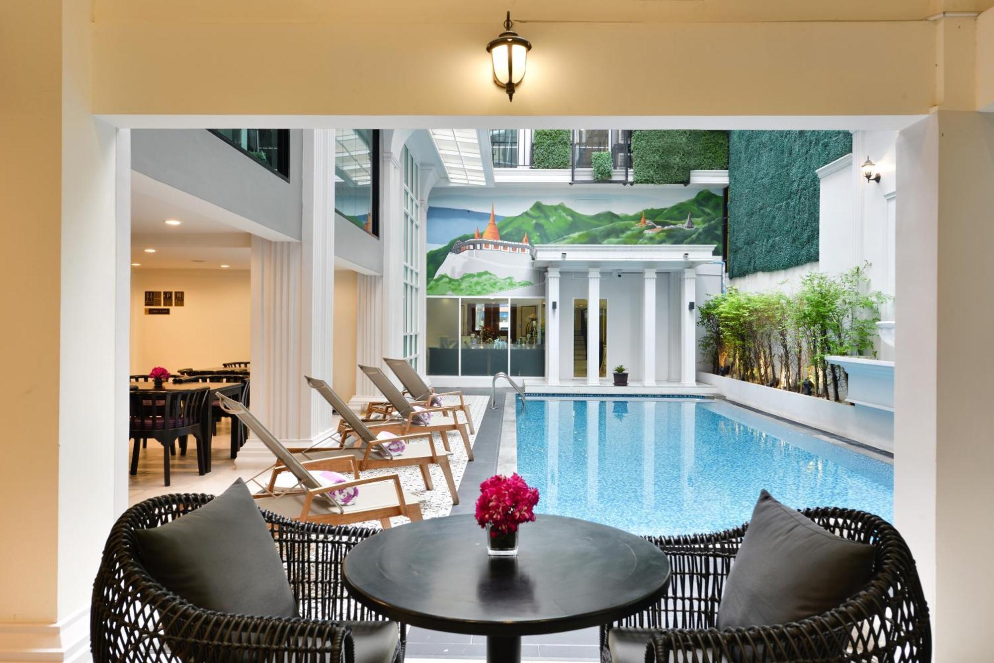 Villa De Pranakorn Bangkok Eksteriør bilde The pool at the hotel