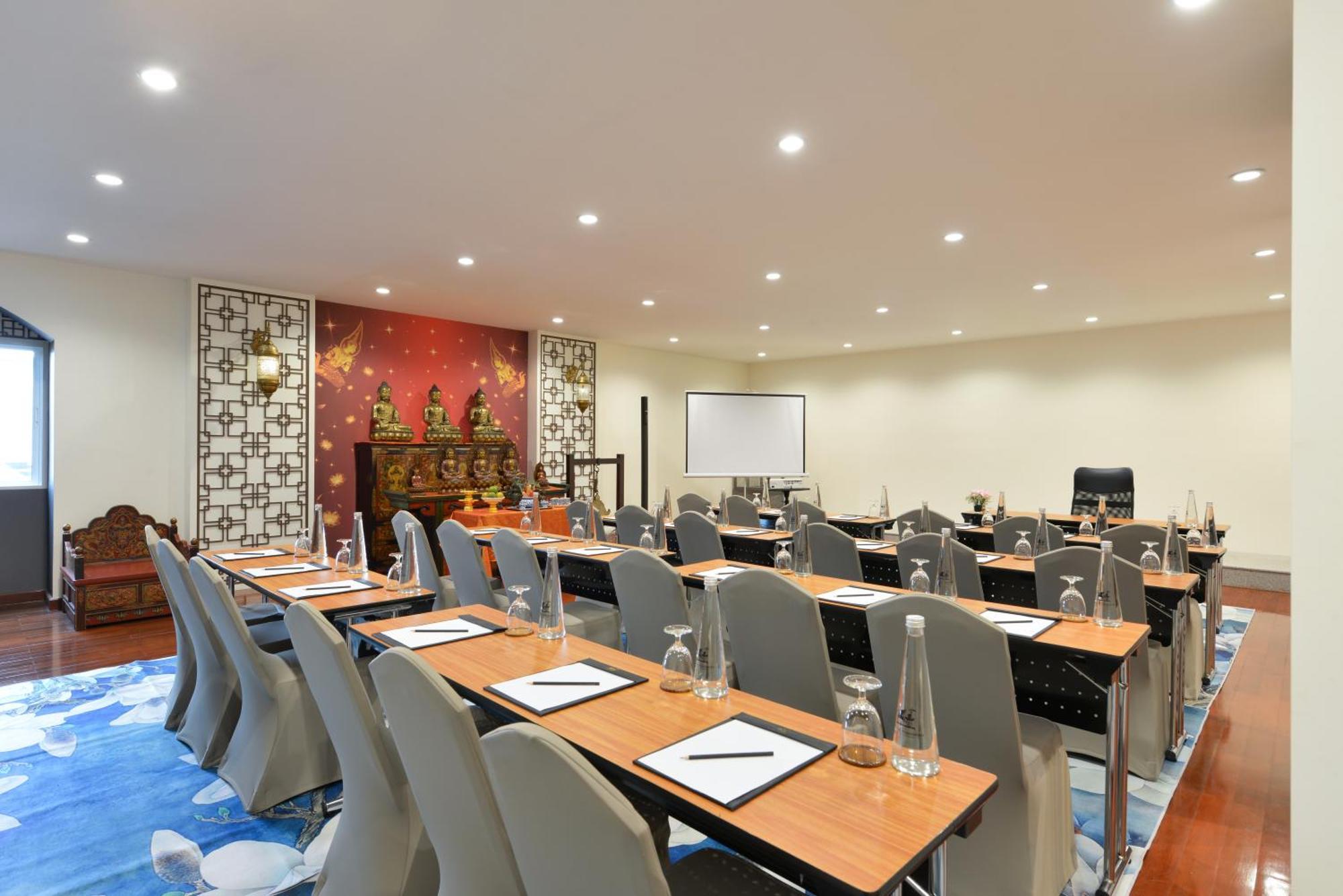 Villa De Pranakorn Bangkok Eksteriør bilde Meeting room at the hotel