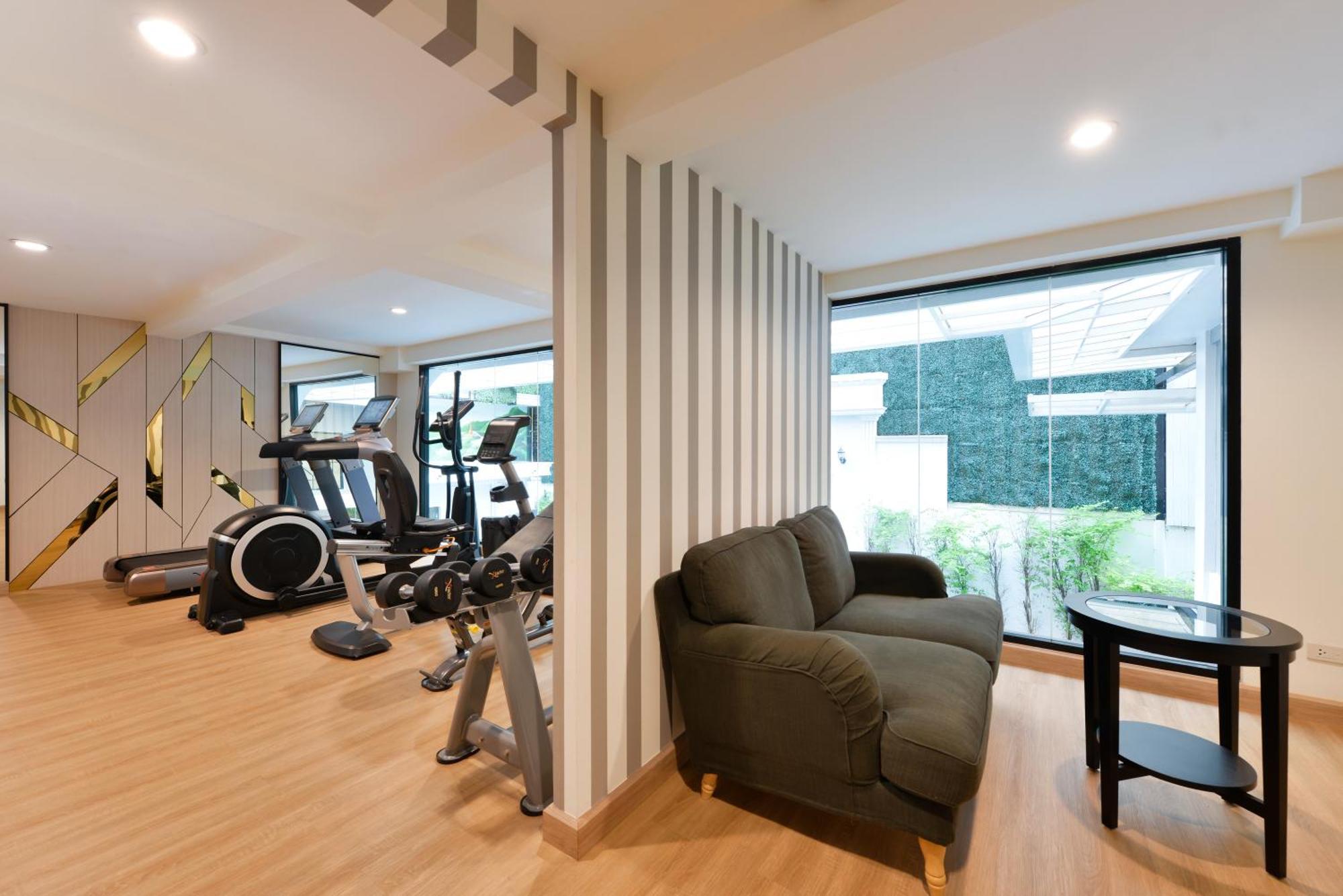 Villa De Pranakorn Bangkok Eksteriør bilde The gym at the residence